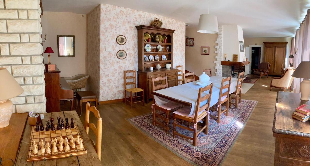 La grande maison de Carrouges Extérieur photo