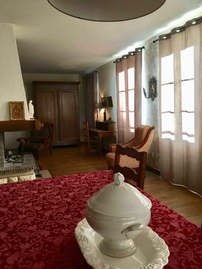 La grande maison de Carrouges Extérieur photo